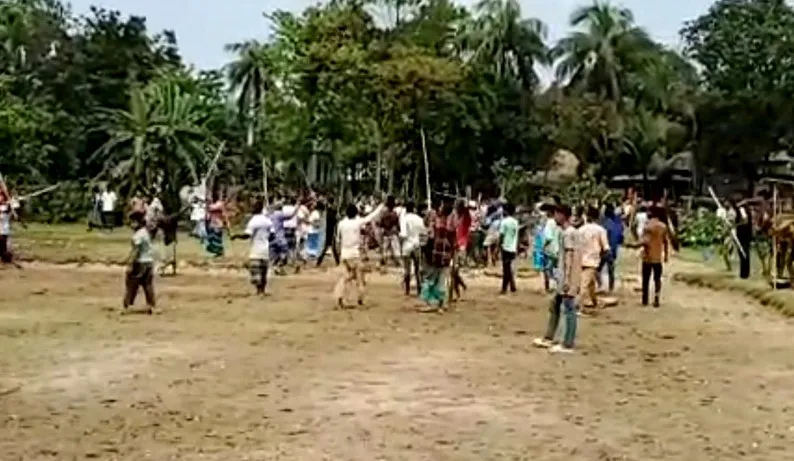 ঈদে গরু জবাই নিয়ে দুই পক্ষের সংঘর্ষ, আহত ১৫